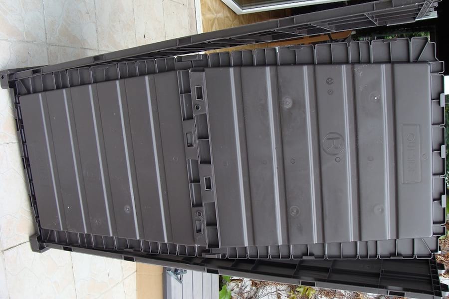 Skrzynia ogrodowa Keter Brushwood Storage Box 455L mocowanie dna