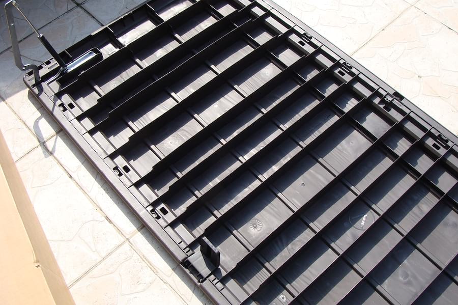 Skrzynia ogrodowa Keter Brushwood Storage Box 455L zamontowane mocowania wieka