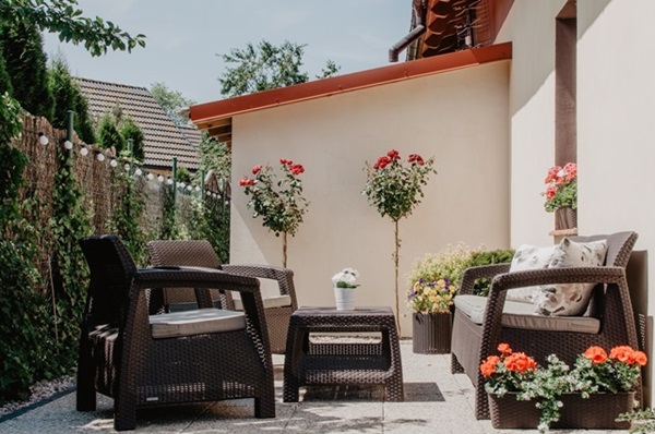 meble na zewnątrz Corfu to eleganckie meble plastikowe