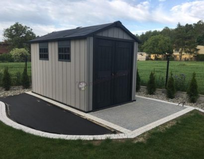domek narzędziowy na granicy działki budowlanej lub ogrodu