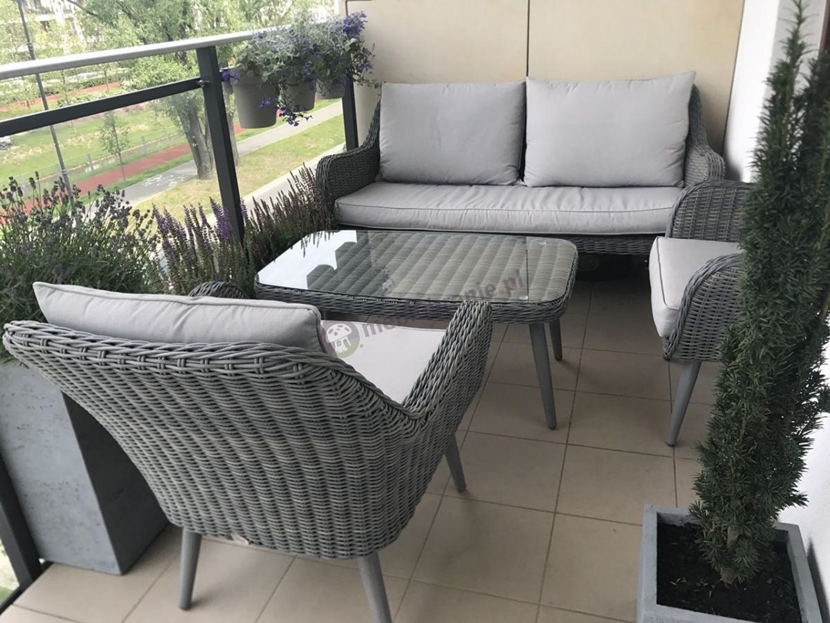 Meble technorattan na balkonie