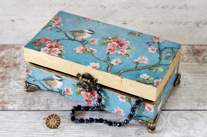 Pudełko ozdobione techniką decoupage