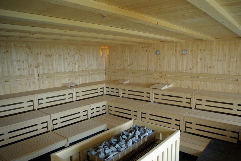 Sauna fińska - jak działa i jak z niej korzystać?