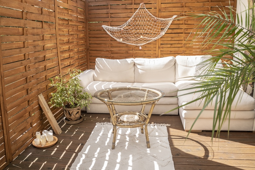 Jak odgrodzić balkon w bloku od sąsiadów