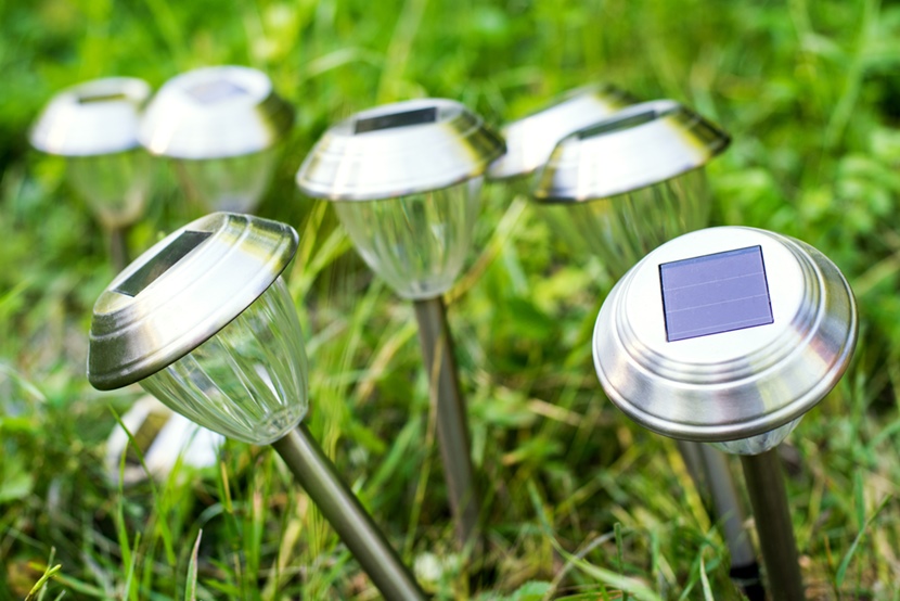 Oświetlenie solarne ogrodowe