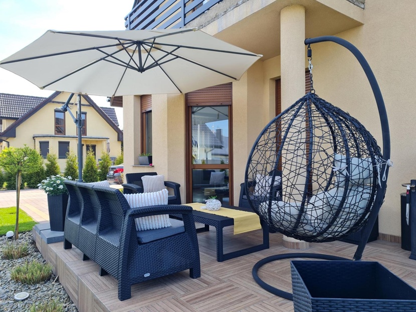 Parasol na tarasie