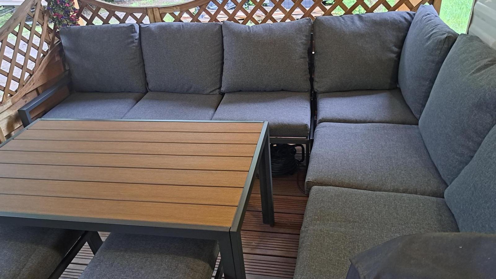 Komplet mebli na taras - narożnik 184x239cm, 2 pufy, stół 120cm - Sodor Corner XL - Dark Grey Polywood